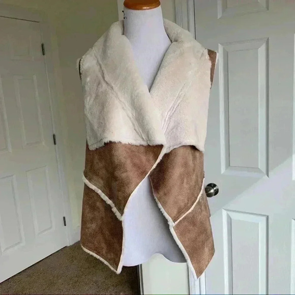 En Creme faux fur vest NWT - Picture 1 of 8